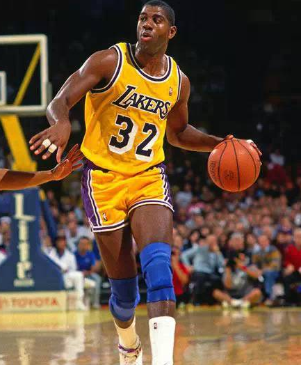 张国伟的坚 张国伟的坚